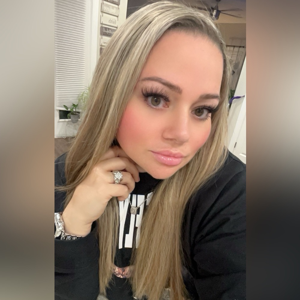 Hi my name is Tam, everything in my closet is OBO so make me a REASONABLE offer!